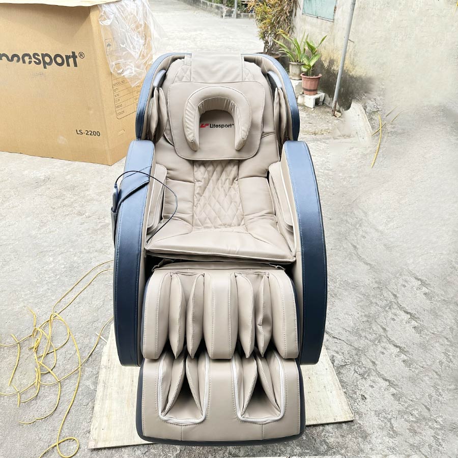 Giao Ghế Massage Lifesport LS-2200 Cho Anh Chiến Tại Hà Nội
