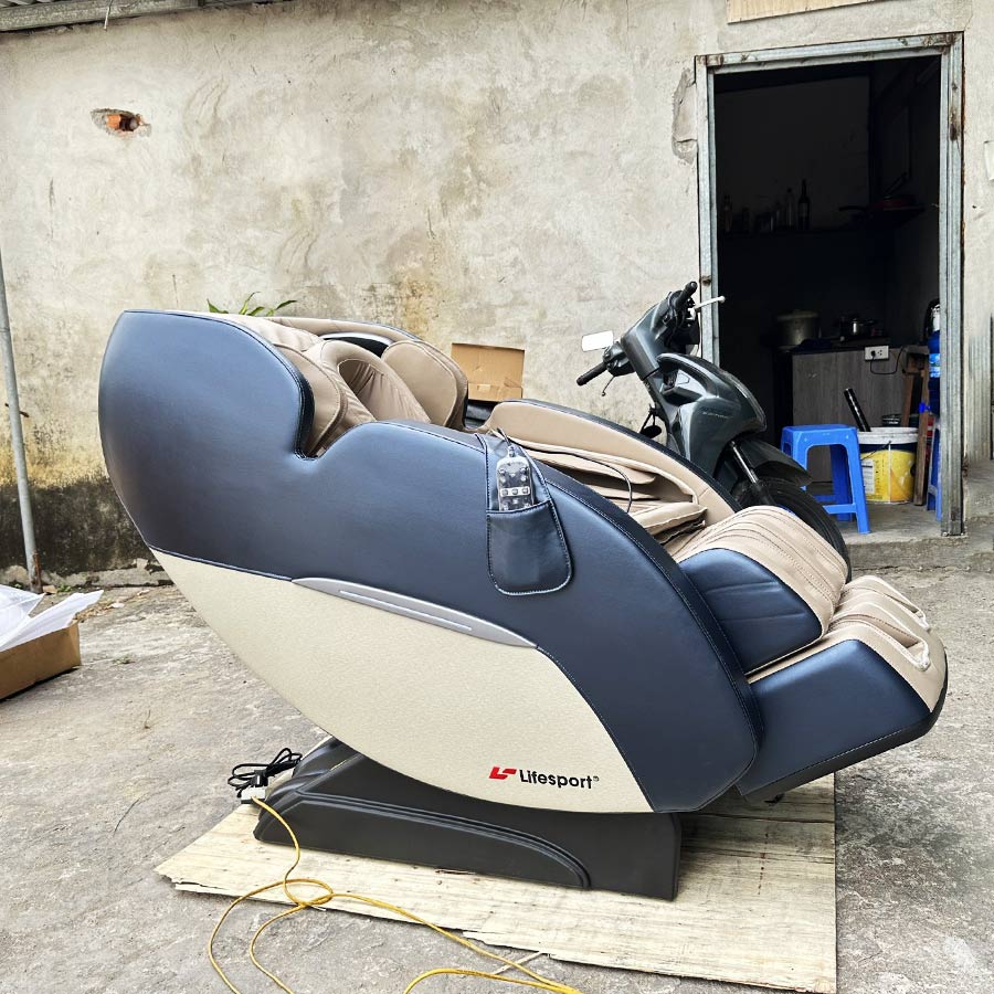 Giao Ghế Massage Lifesport LS-2200 Cho Anh Chiến Tại Hà Nội