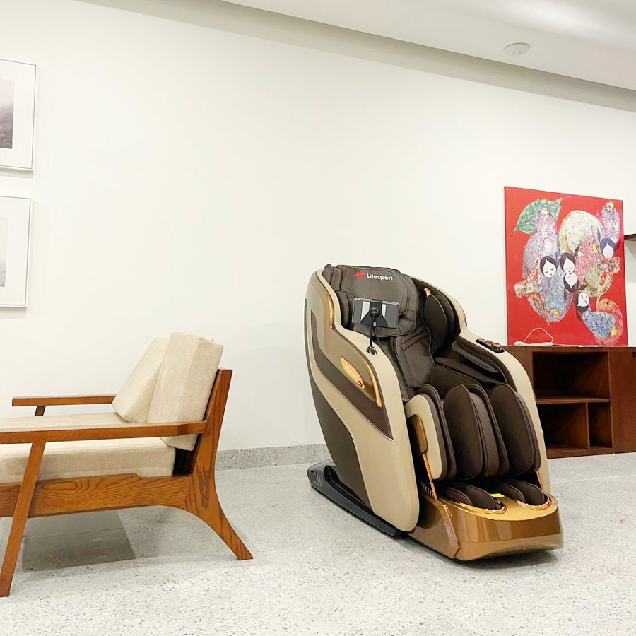 Giao ghế massage LS-650 cho anh Khang ở Khánh Hòa