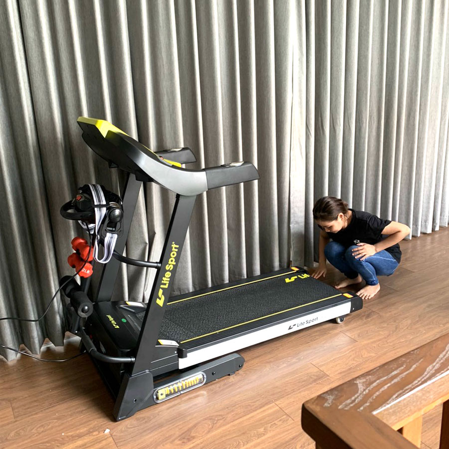 Máy chạy bộ Lifesport LS-4000 Plus trang bị băng tải rộng, đàn hồi tốt