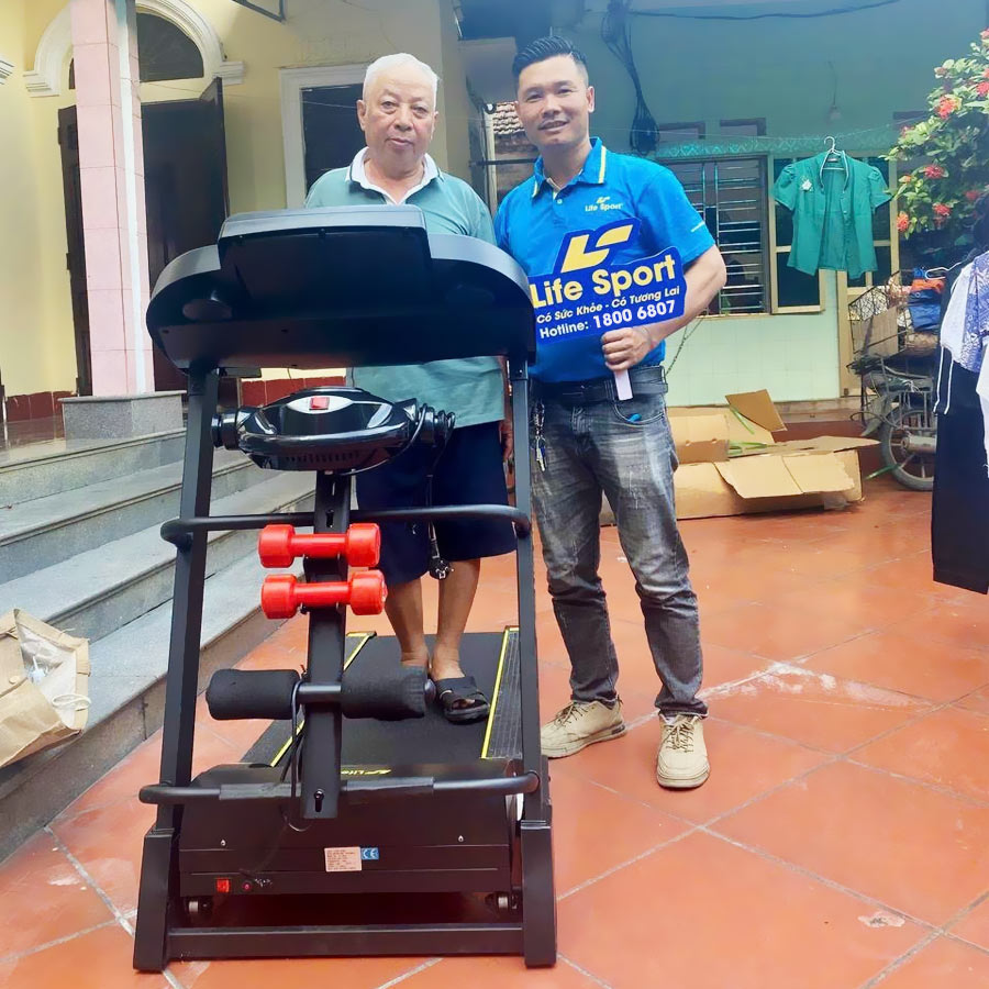 Máy chạy bộ Lifesport Ls-4000 plus trang bị nhiều chương trình tập luyện 