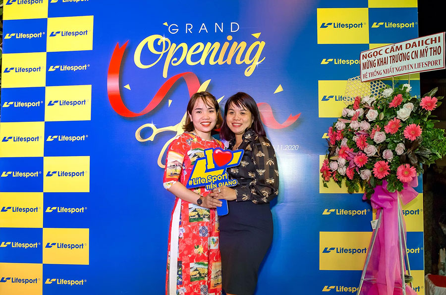 Khai trương showroom mới