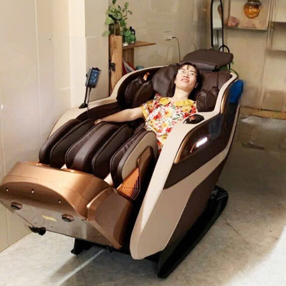 Chị Hạnh Tại Huế Đã Sử Dụng Ghế Massage LS-650 Của Lifesport