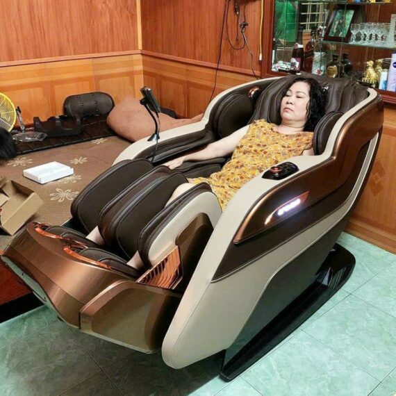 Cô Minh Tại Hải Phòng Được Con Trai Tặng Ghế Massage Lifesport LS-650