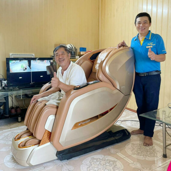 Giao ghế massage Lifesport LS-799 đến cho chú Hồng