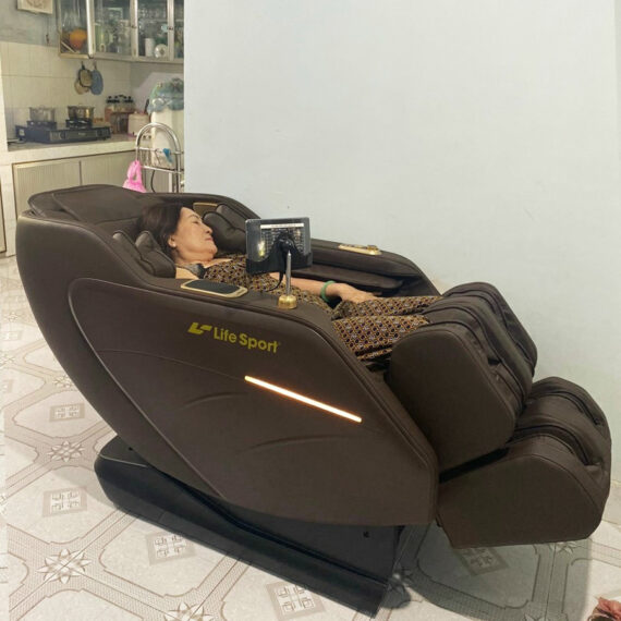 Ghế massage Lifesport LS-369 tại nhà cô Nga ở Hồ Chí Minh