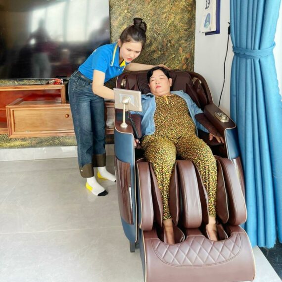 Điều khiển ghế massage Lifesport LS-666 bằng màn hình điều khiển